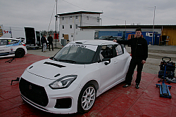 Christoph Zellhofer mit dem neuen SUZUKI SWIFT ZMX Proto